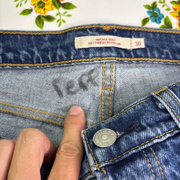 Levi’s Premium Ribcage Bootcut - Picture 7 of 16